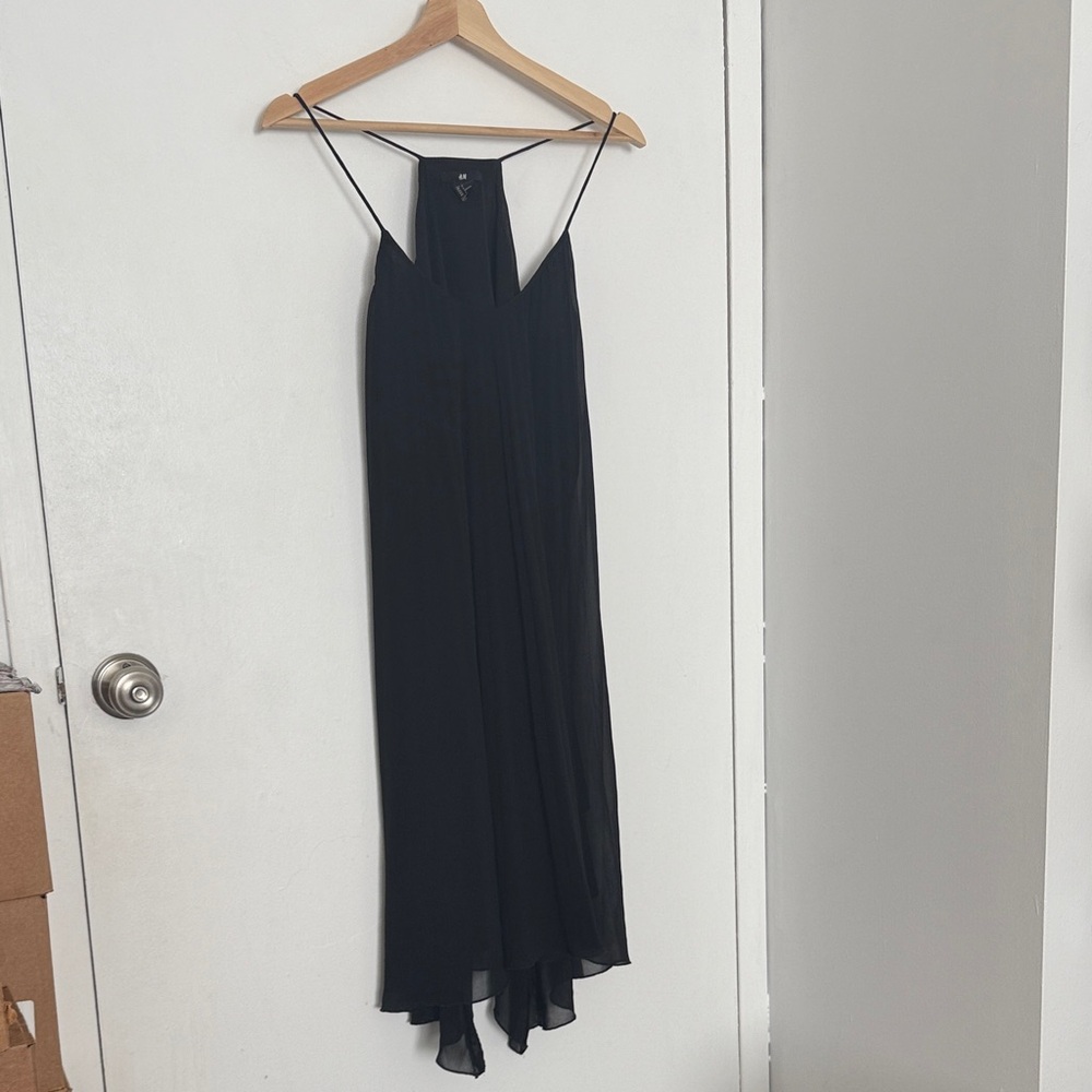 H&M flowy pleated dress - black - size 4